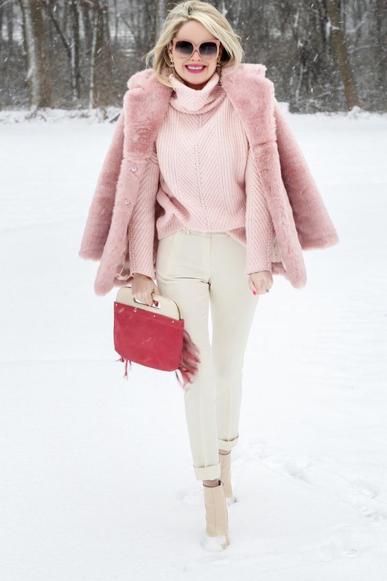 Stílusiskola: így viselj púder árnyalatokat télen -  -  - divat, outfit, púder, tél, 