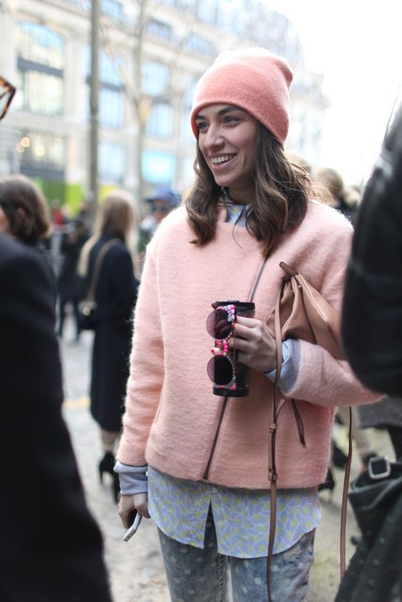 Stílusiskola: így viselj púder árnyalatokat télen -  -  - divat, outfit, púder, tél, 