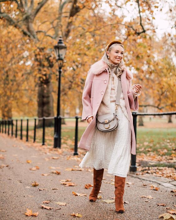 Stílusiskola: így viselj púder árnyalatokat télen -  -  - divat, outfit, púder, tél, 