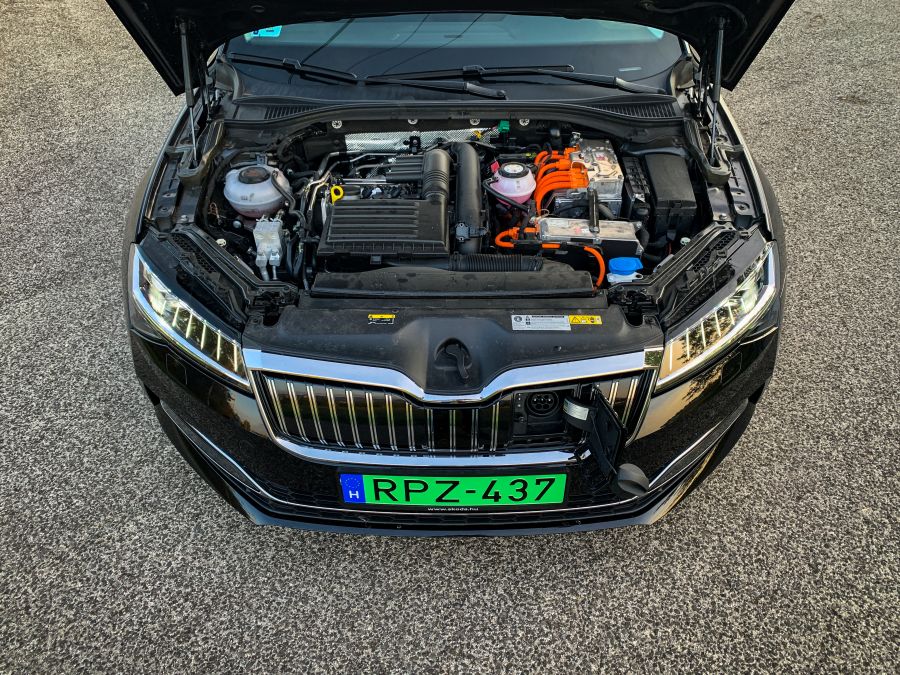 A környezetvédelmi miniszter – Skoda Superb iV Plug-in hybrid - Autó & Motor - MOBILITY - skoda PHEV teszt, skoda superb, Supeb hibrid teszt, superb 2020 teszt, superb iV Plug-in hybrid teszt, superb plugin teszt, 