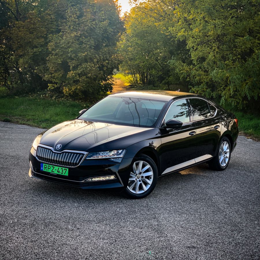 A környezetvédelmi miniszter – Skoda Superb iV Plug-in hybrid - Autó & Motor - MOBILITY - skoda PHEV teszt, skoda superb, Supeb hibrid teszt, superb 2020 teszt, superb iV Plug-in hybrid teszt, superb plugin teszt, 
