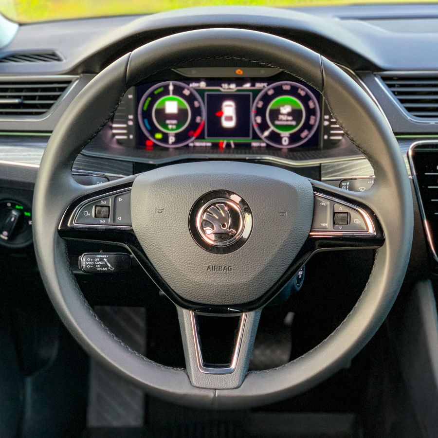 A környezetvédelmi miniszter – Skoda Superb iV Plug-in hybrid - Autó & Motor - MOBILITY - skoda PHEV teszt, skoda superb, Supeb hibrid teszt, superb 2020 teszt, superb iV Plug-in hybrid teszt, superb plugin teszt, 