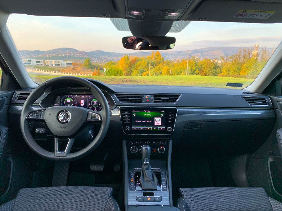 A környezetvédelmi miniszter – Skoda Superb iV Plug-in hybrid - Autó & Motor - MOBILITY - skoda PHEV teszt, skoda superb, Supeb hibrid teszt, superb 2020 teszt, superb iV Plug-in hybrid teszt, superb plugin teszt, 