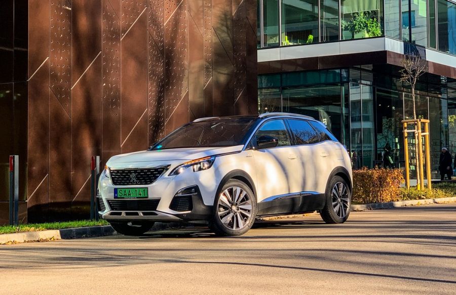 A legerősebb, de nem ezért szeretem – Peugeot 3008 PHEV - Autó & Motor - MOBILITY - 3008 hybrid, 3008 hybrid teszt, 3008 peugeot 2020, 3008 suv, peugeot 3008 phev, peugeot 3008 plug-in hybrid teszt, 