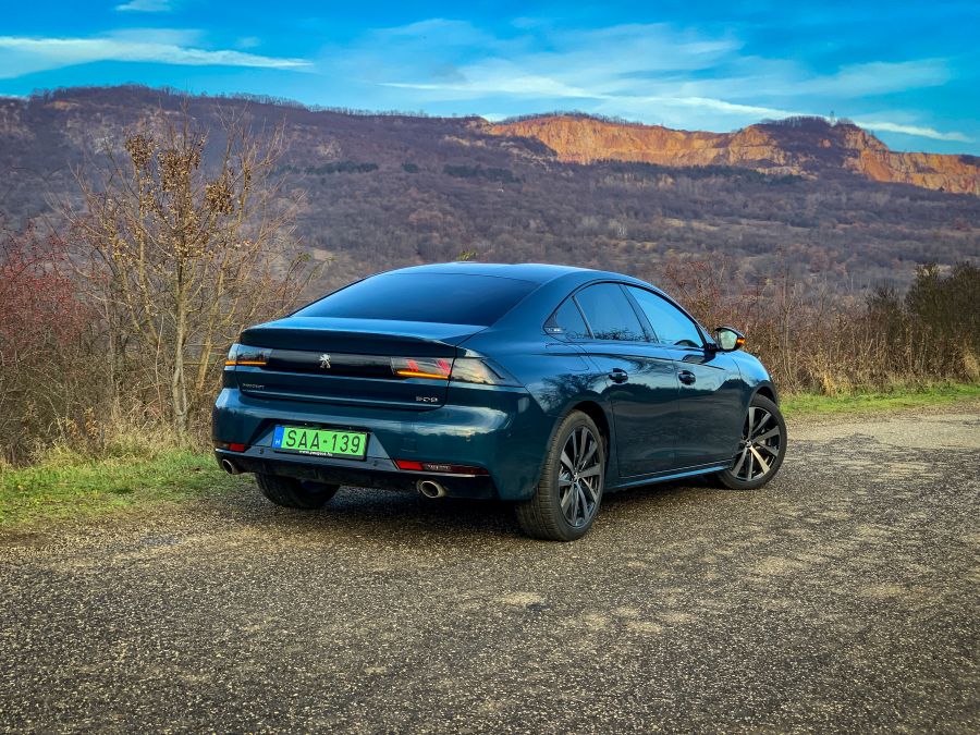 Zongorázd a különbséget – Peugeot 508 1.6 PureTech PHEV FWD GT Line - Autó & Motor - MOBILITY - 508 phev gt-line teszt, 508 teszt, peugeot 508 1%2C6gt line teszt, peugeot 508 teszt, 