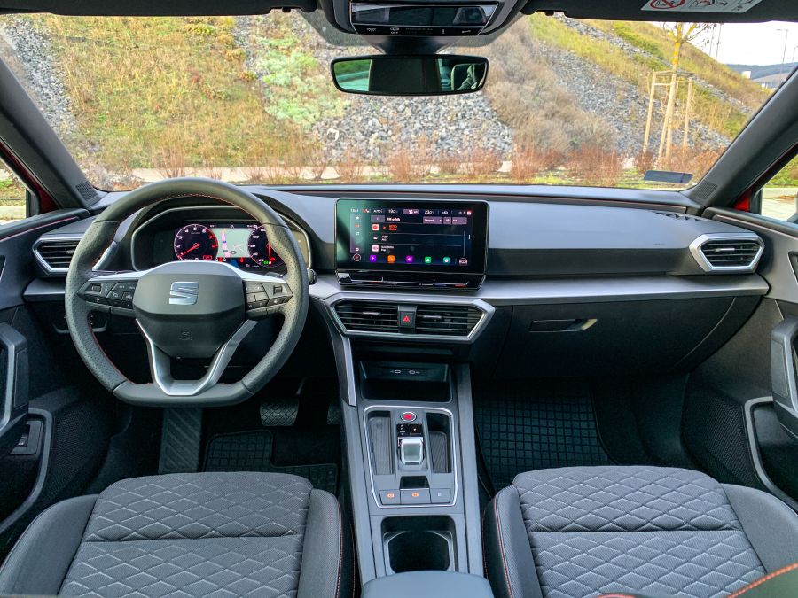 Leonparádé – Seat Leon kombi 1.5 TSI DSG mHEV - Autó & Motor - MOBILITY - 