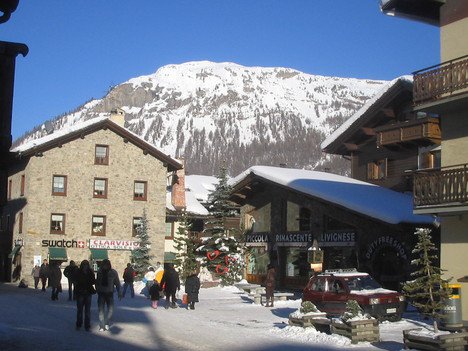 Livigno a vakítóan fehér hegyek otthona - Utazás -  - alpesi si, alpesi völgy, korcsolyázás, Livigno, snowboard, svájc, 