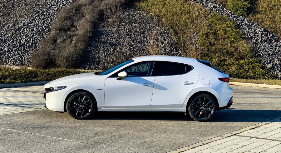 Érzelem és értelem – Mazda 3 100th Anniversary SkyactiveX G-180 - Autó & Motor - MOBILITY - mazda 3, mazda 3 100th Anniversary, mazda 3 hatchback, mazda3 skyactiv-x180, mazda3 teszt, 