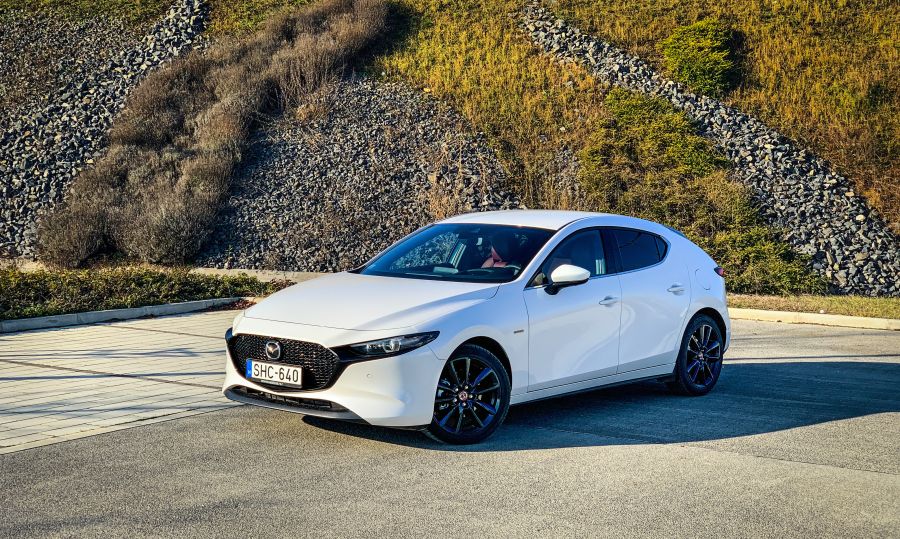 Érzelem és értelem – Mazda 3 100th Anniversary SkyactiveX G-180 - Autó & Motor - MOBILITY - mazda 3, mazda 3 100th Anniversary, mazda 3 hatchback, mazda3 skyactiv-x180, mazda3 teszt, 
