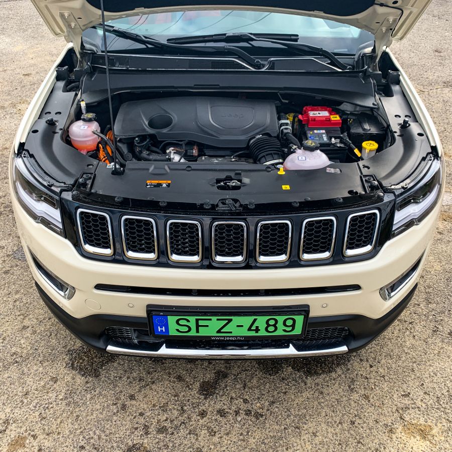 Irányt mutat – Jeep Compass 4xe Plug-in Hybrid (PHEV) - Autó & Motor - MOBILITY - compass 4xe teszt, jeep compass, jeep compass 4xe plug-in hybrid teszt, jeep compass phev teszt, 