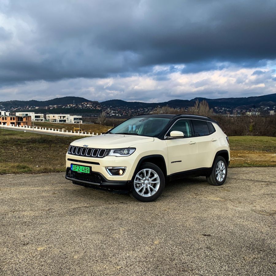 Irányt mutat – Jeep Compass 4xe Plug-in Hybrid (PHEV) - Autó & Motor - MOBILITY - compass 4xe teszt, jeep compass, jeep compass 4xe plug-in hybrid teszt, jeep compass phev teszt, 
