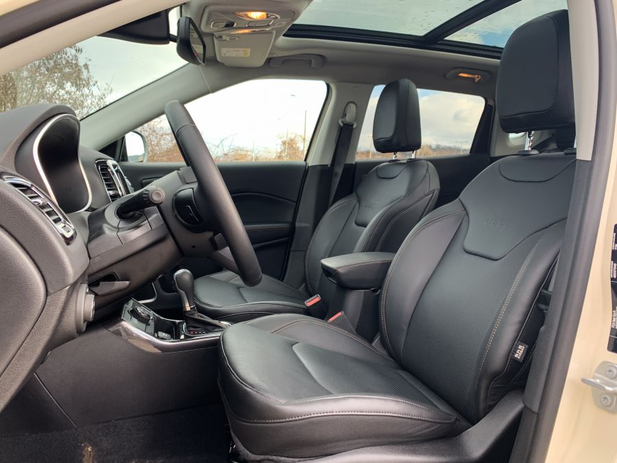 Irányt mutat – Jeep Compass 4xe Plug-in Hybrid (PHEV) - Autó & Motor - MOBILITY - compass 4xe teszt, jeep compass, jeep compass 4xe plug-in hybrid teszt, jeep compass phev teszt, 