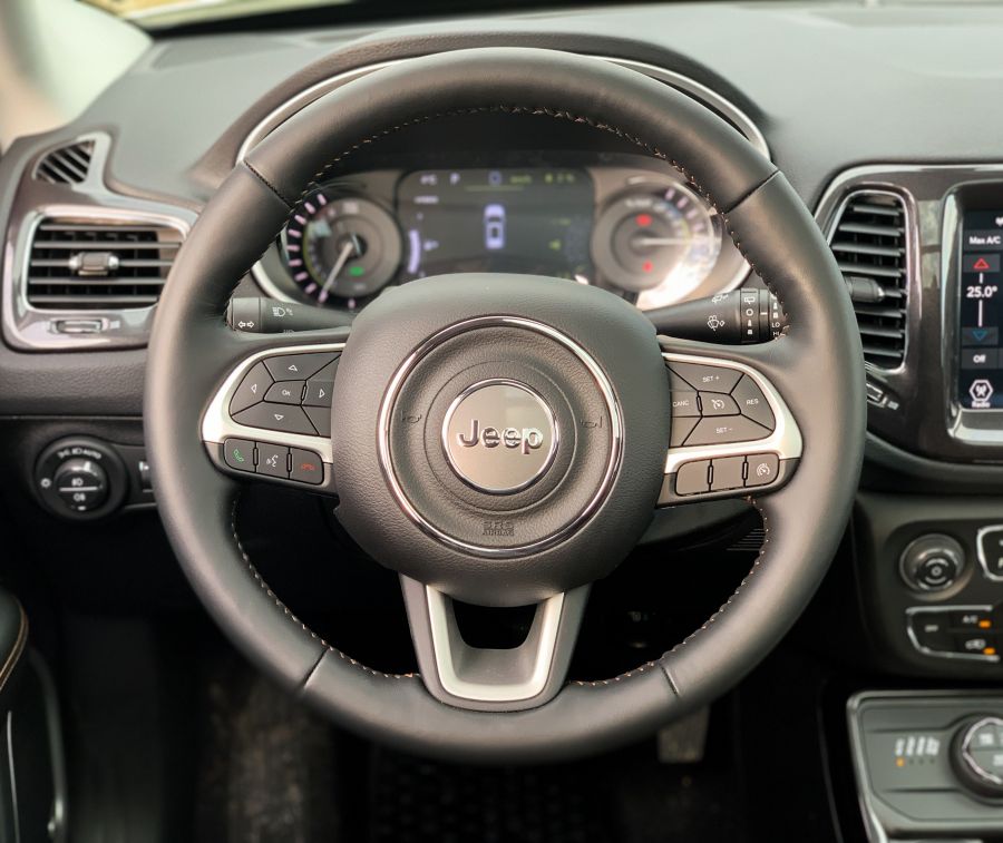 Irányt mutat – Jeep Compass 4xe Plug-in Hybrid (PHEV) - Autó & Motor - MOBILITY - compass 4xe teszt, jeep compass, jeep compass 4xe plug-in hybrid teszt, jeep compass phev teszt, 