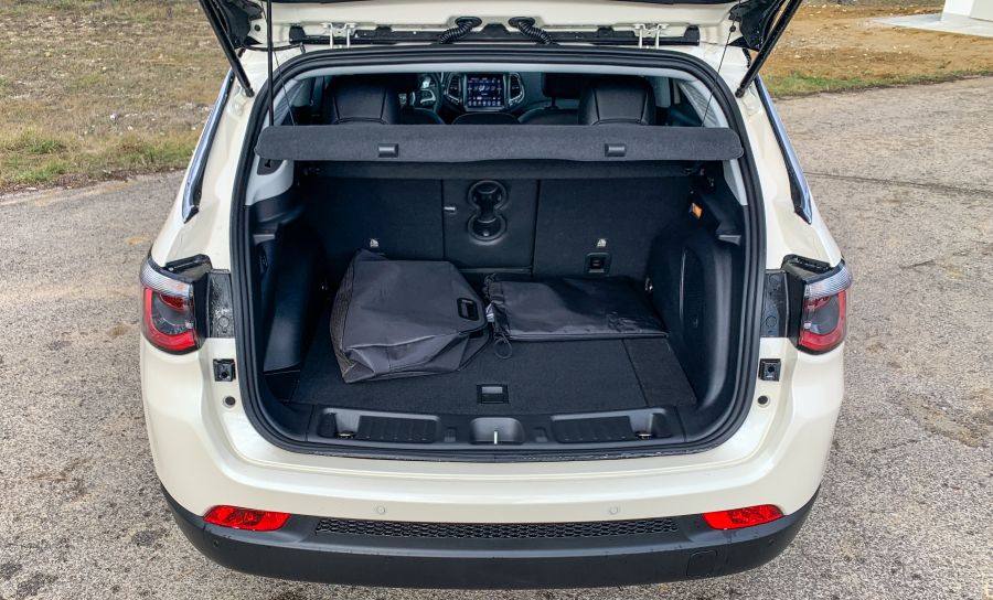 Irányt mutat – Jeep Compass 4xe Plug-in Hybrid (PHEV) - Autó & Motor - MOBILITY - compass 4xe teszt, jeep compass, jeep compass 4xe plug-in hybrid teszt, jeep compass phev teszt, 