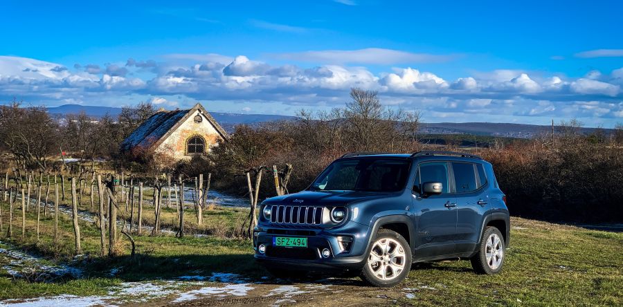 Felmenők génjei – Jeep Renegade 4xe – Plug-in Hybrid - Autó & Motor - MOBILITY - jeep renegade, jeep renegade 4xe teszt, jeep renegade plug-in hybrid teszt, renegade, renegade teszt, 