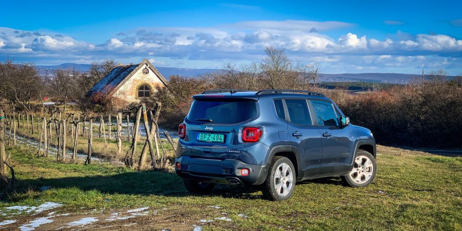 Felmenők génjei – Jeep Renegade 4xe – Plug-in Hybrid - Autó & Motor - MOBILITY - jeep renegade, jeep renegade 4xe teszt, jeep renegade plug-in hybrid teszt, renegade, renegade teszt, 