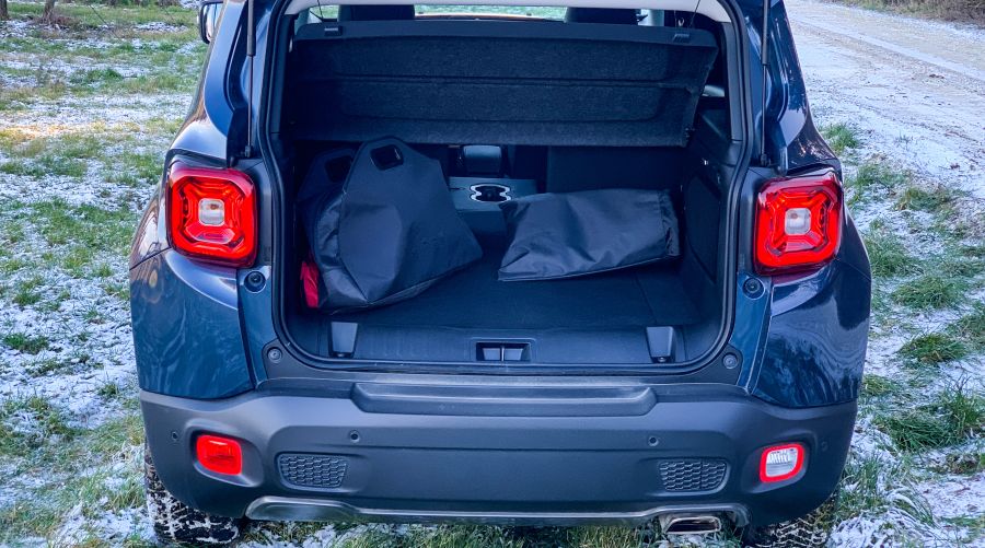 Felmenők génjei – Jeep Renegade 4xe – Plug-in Hybrid - Autó & Motor - MOBILITY - jeep renegade, jeep renegade 4xe teszt, jeep renegade plug-in hybrid teszt, renegade, renegade teszt, 