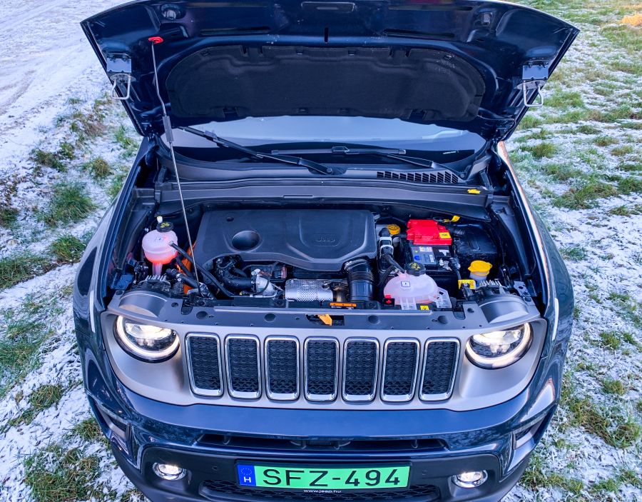 Felmenők génjei – Jeep Renegade 4xe – Plug-in Hybrid - Autó & Motor - MOBILITY - jeep renegade, jeep renegade 4xe teszt, jeep renegade plug-in hybrid teszt, renegade, renegade teszt, 