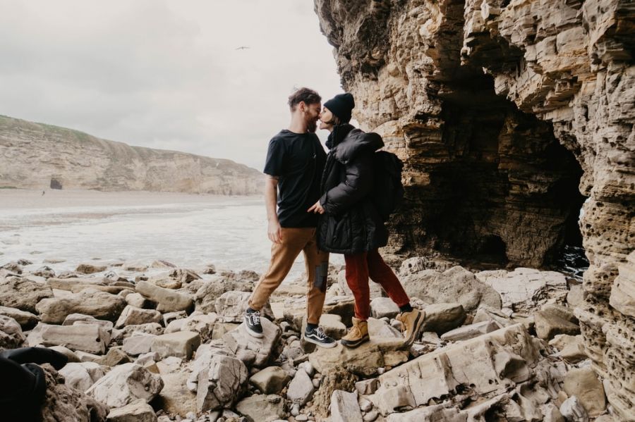 3 árulkodó jelzés, hogy a nő szexuálisan vonzódik hozzád - ÉLETÉRZÉS - Mindent egymásért - férfiszemmel, szexuális vonzalom, vonzalom, vonzalom érintés, vonzalom kialakulása, vonzalom okai, 