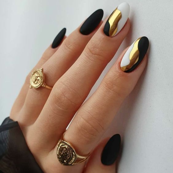 Top10: gyönyörű manikűr ötletek arannyal -  -  - arany, köröm, manikűr, minta, 