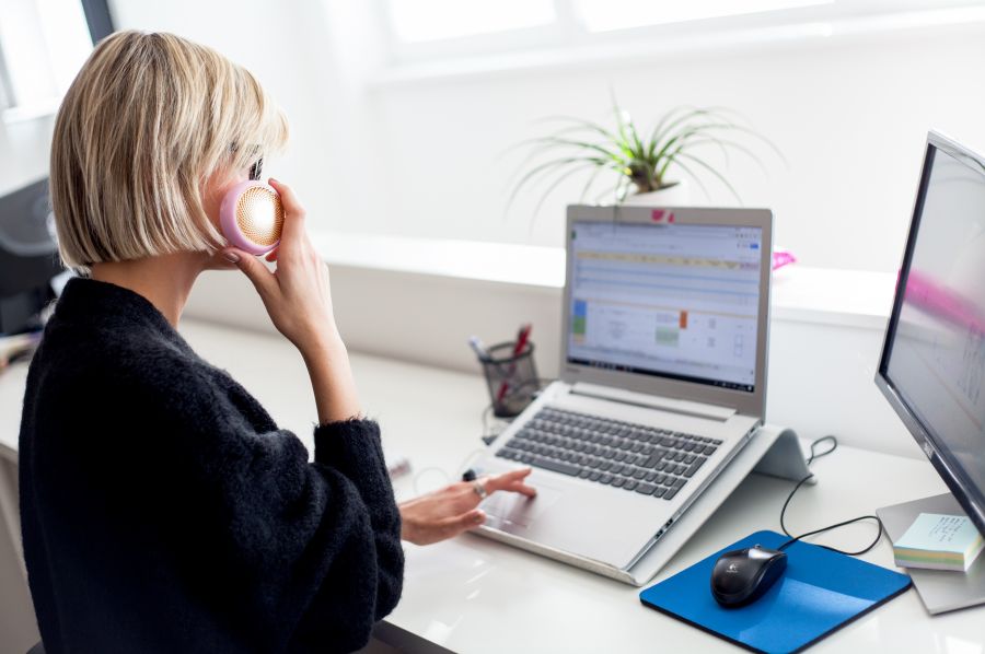 Bőrápolási trendek a “Zoom-korszak” idején. Érdekes dolgokat tudtunk meg egy felmérésnek köszönhetően. -  -  - home office bőrápolás, zoom korszak bőrápolása, 