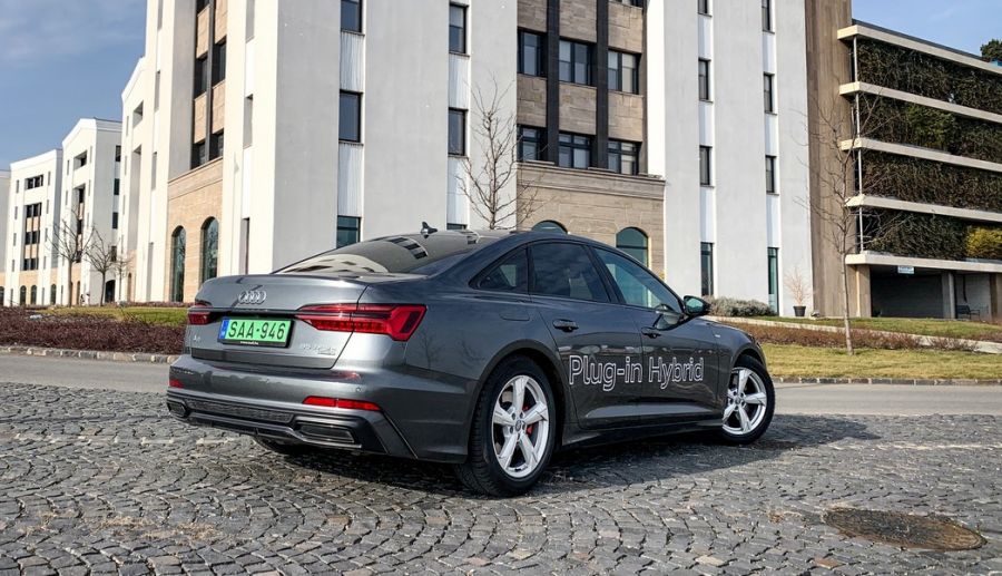 Igazgató úr – Audi A6 55 TFSI e quattro S tronic - Autó & Motor - MOBILITY - Audi A6 55 TSFI teszt, Audi A6 55TSFI e quatro S tronic teszt, Audi A6 teszt, Audi plug-in hybrid teszt,