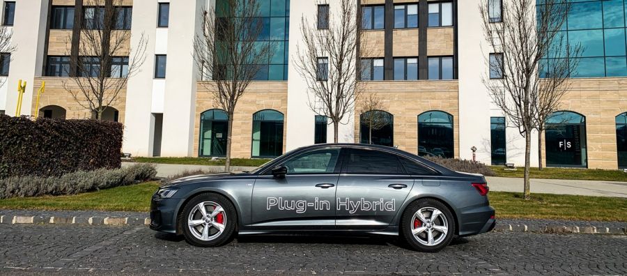 Igazgató úr – Audi A6 55 TFSI e quattro S tronic - Autó & Motor - MOBILITY - Audi A6 55 TSFI teszt, Audi A6 55TSFI e quatro S tronic teszt, Audi A6 teszt, Audi plug-in hybrid teszt,