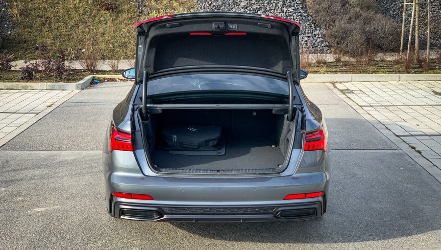 Igazgató úr – Audi A6 55 TFSI e quattro S tronic - Autó & Motor - MOBILITY - Audi A6 55 TSFI teszt, Audi A6 55TSFI e quatro S tronic teszt, Audi A6 teszt, Audi plug-in hybrid teszt,