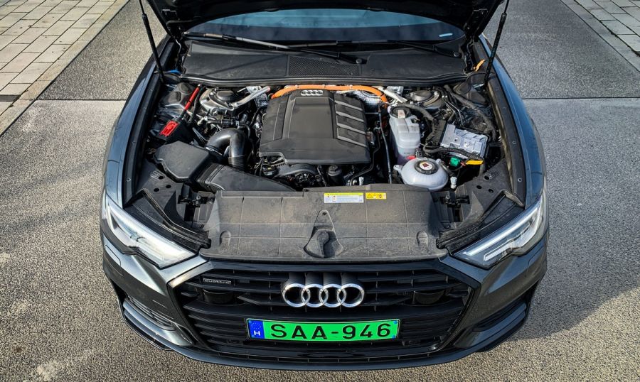 Igazgató úr – Audi A6 55 TFSI e quattro S tronic - Autó & Motor - MOBILITY - Audi A6 55 TSFI teszt, Audi A6 55TSFI e quatro S tronic teszt, Audi A6 teszt, Audi plug-in hybrid teszt,