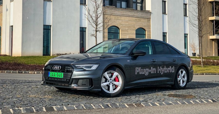 Igazgató úr – Audi A6 55 TFSI e quattro S tronic - Autó & Motor - MOBILITY - Audi A6 55 TSFI teszt, Audi A6 55TSFI e quatro S tronic teszt, Audi A6 teszt, Audi plug-in hybrid teszt,