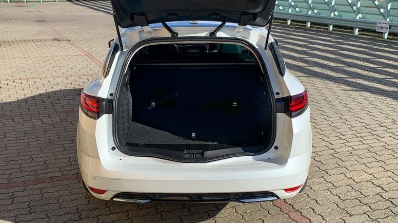 Aki kimarad, az lemarad – Renault Megane Grandtour e-Tech Plug-in hybrid - Autó & Motor - MOBILITY - megane phev teszt, megane plug-in hybrid teszt, megane teszt, renault megane grandtour etech plug-in hybrid teszt, renault phev eTech, 