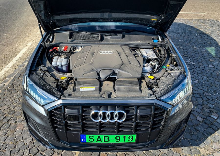 A luxus (elektromos)szekrény - Q7 S line 60 TFSIe quattro tiptronic - Autó & Motor - MOBILITY - audi q7 60tfsi teszt, audi q7 PHEV teszt, audi q7 plug-in hybrid teszt, q7 audi 2020, 