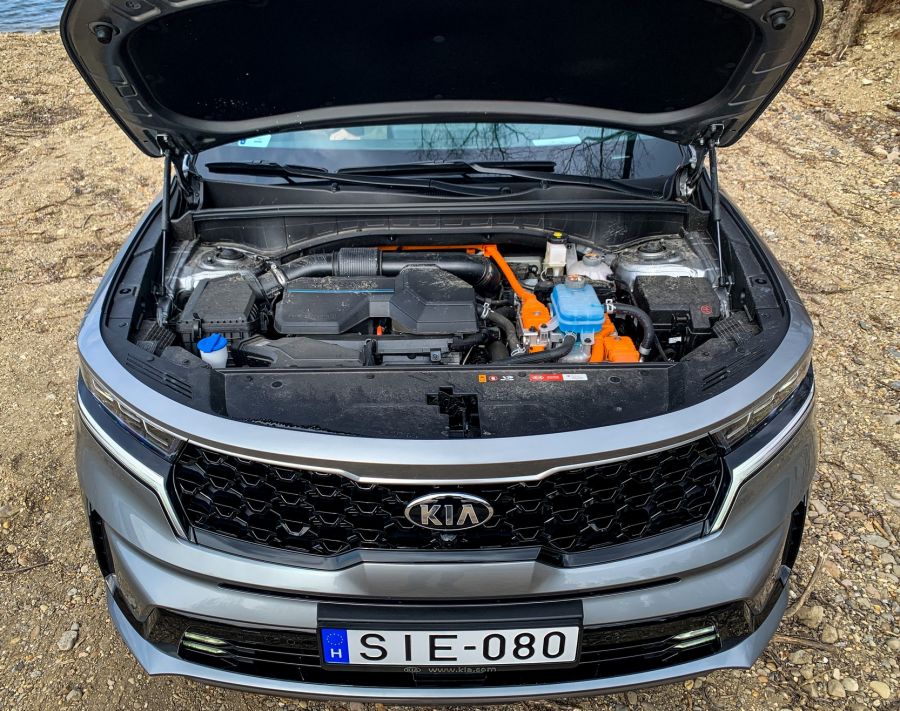 A KIA megérkezett, majd le is hagyott mindenkit – KIA Sorento 230 Hybrid - Autó & Motor - MOBILITY - kia sorento, kia sorento 230 hybrid teszt, sorento 2021 teszt, sorento hybrid teszt, sorento teszt, 