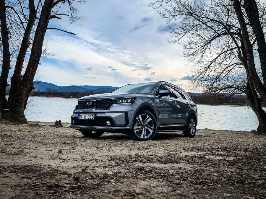 A KIA megérkezett, majd le is hagyott mindenkit – KIA Sorento 230 Hybrid - Autó & Motor - MOBILITY - kia sorento, kia sorento 230 hybrid teszt, sorento 2021 teszt, sorento hybrid teszt, sorento teszt, 