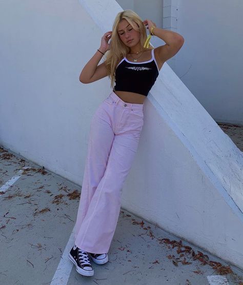 Stílusiskola: a fekete tornacipő tíz élete -  -  - divat, fekete tornacipő, outfit, stílus, tavasz, 