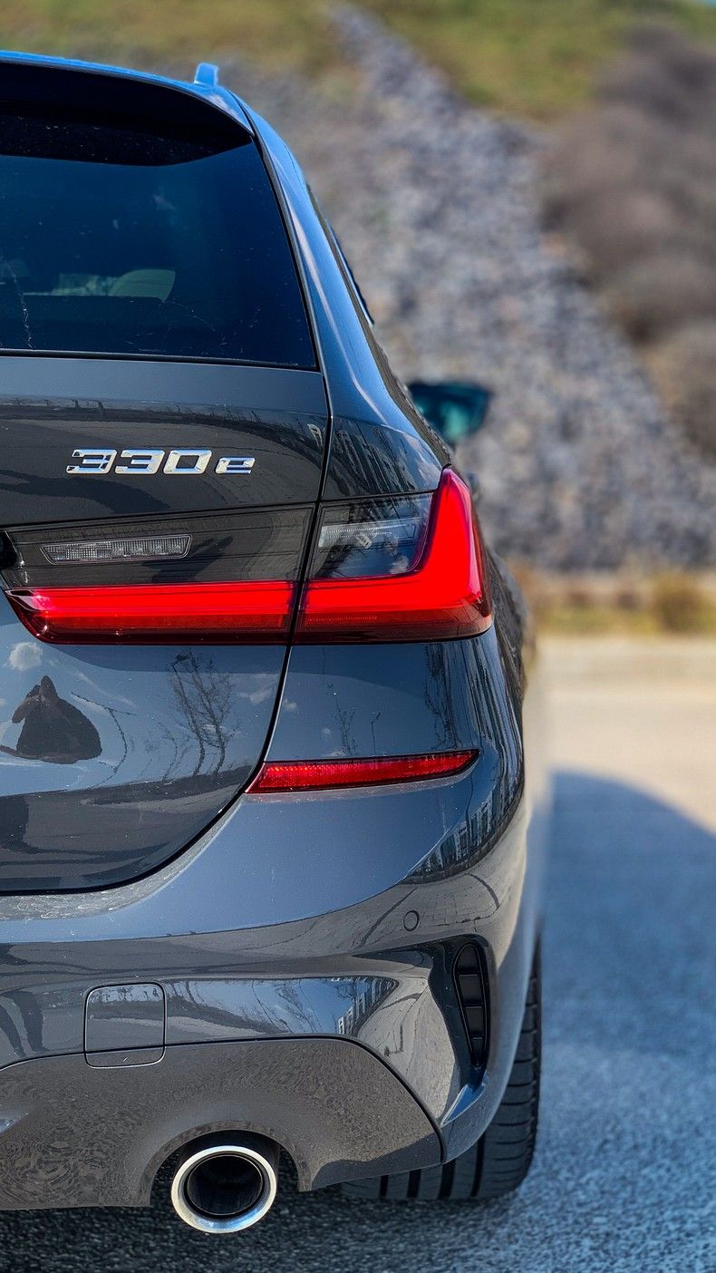 Vigyázz, kész, tölts – BMW 330e xDrive Touring - Autó & Motor - MOBILITY - 2021 BMW 330e Touring xDrive teszt, bmw 330 plug-in hybrid teszt, bmw 330e PHEV teszt, bmw 330e touring xdrive teszt, 