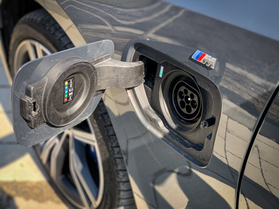 Vigyázz, kész, tölts – BMW 330e xDrive Touring - Autó & Motor - MOBILITY - 2021 BMW 330e Touring xDrive teszt, bmw 330 plug-in hybrid teszt, bmw 330e PHEV teszt, bmw 330e touring xdrive teszt, 