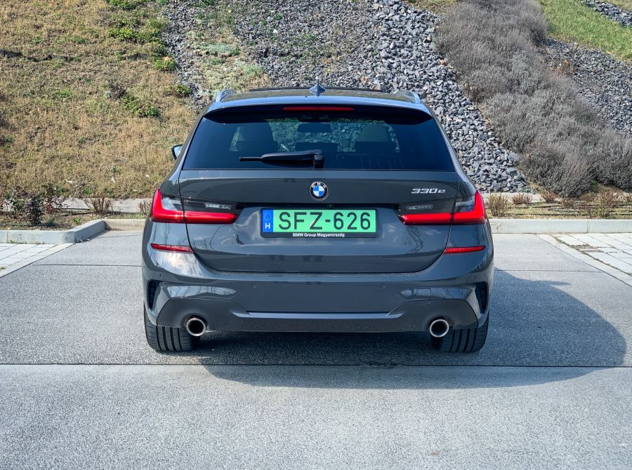 Vigyázz, kész, tölts – BMW 330e xDrive Touring - Autó & Motor - MOBILITY - 2021 BMW 330e Touring xDrive teszt, bmw 330 plug-in hybrid teszt, bmw 330e PHEV teszt, bmw 330e touring xdrive teszt, 