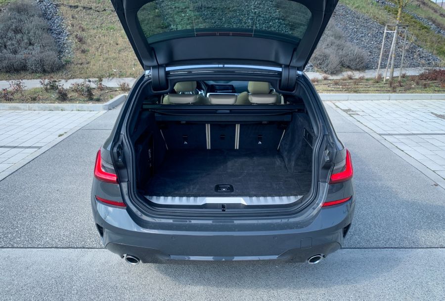 Vigyázz, kész, tölts – BMW 330e xDrive Touring - Autó & Motor - MOBILITY - 2021 BMW 330e Touring xDrive teszt, bmw 330 plug-in hybrid teszt, bmw 330e PHEV teszt, bmw 330e touring xdrive teszt, 