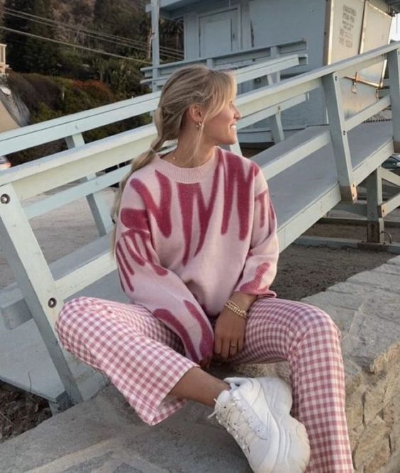 Stílusiskola: csodás tavaszi outfitek púderrózsaszínnel -  -  - divat, outfit, púderrózsaszín, stílus, 