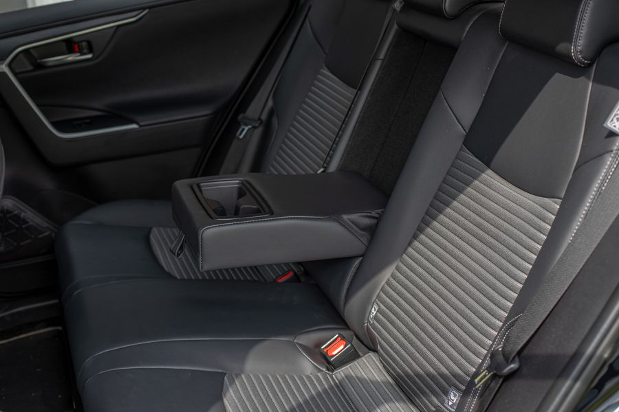 Black Cars Matter – Toyota Rav4 Black Edition - Autó & Motor - MOBILITY - rav4 2021, rav4 black edition, Rav4 black edition teszt, rav4 toyota, Toyota rav4 full-hybrid teszt, Toyota rav4 hybrid teszt, 