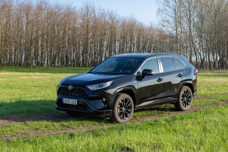 Black Cars Matter – Toyota Rav4 Black Edition - Autó & Motor - MOBILITY - rav4 2021, rav4 black edition, Rav4 black edition teszt, rav4 toyota, Toyota rav4 full-hybrid teszt, Toyota rav4 hybrid teszt, 