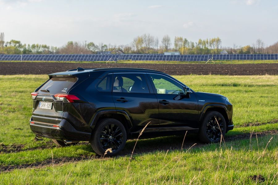 Black Cars Matter – Toyota Rav4 Black Edition - Autó & Motor - MOBILITY - rav4 2021, rav4 black edition, Rav4 black edition teszt, rav4 toyota, Toyota rav4 full-hybrid teszt, Toyota rav4 hybrid teszt, 