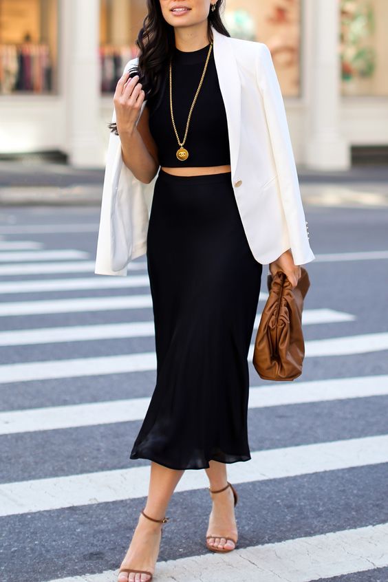 Stílusiskola: így viselj crop topokat blézerekkel -  -  - blézer, crop top, divat, outfit, stílus, tavasz, 