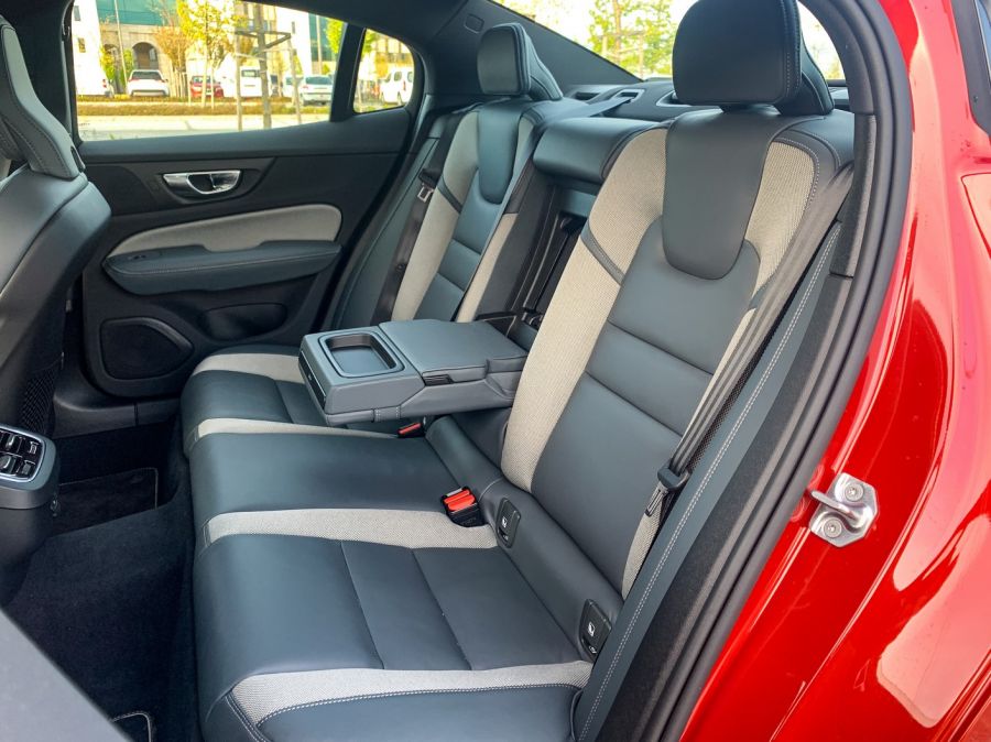 Egynél jobb a kettő – Volvo S60 B3 és T5 - Autó & Motor - MOBILITY - S60 teszt, s60 volvo, volvo s60, Volvo S60 B3 mild-hybrid teszt, Volvo S60 D3 vs. T5, Volvo S60 T5 teszt, 