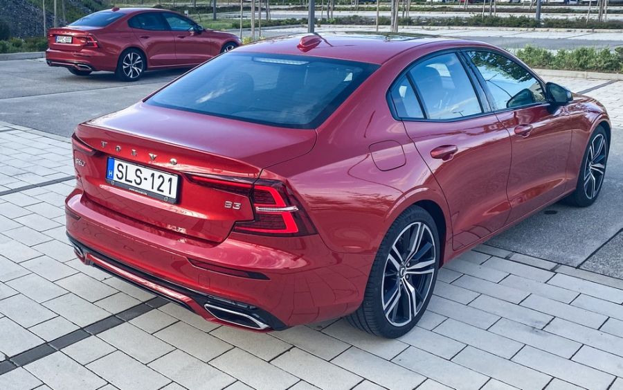 Egynél jobb a kettő – Volvo S60 B3 és T5 - Autó & Motor - MOBILITY - S60 teszt, s60 volvo, volvo s60, Volvo S60 B3 mild-hybrid teszt, Volvo S60 D3 vs. T5, Volvo S60 T5 teszt, 