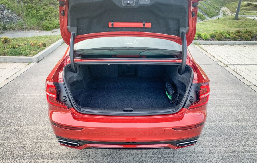 Egynél jobb a kettő – Volvo S60 B3 és T5 - Autó & Motor - MOBILITY - S60 teszt, s60 volvo, volvo s60, Volvo S60 B3 mild-hybrid teszt, Volvo S60 D3 vs. T5, Volvo S60 T5 teszt, 