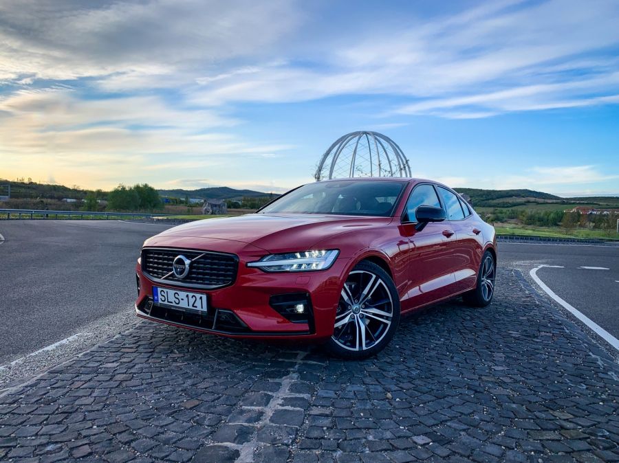 Egynél jobb a kettő – Volvo S60 B3 és T5 - Autó & Motor - MOBILITY - S60 teszt, s60 volvo, volvo s60, Volvo S60 B3 mild-hybrid teszt, Volvo S60 D3 vs. T5, Volvo S60 T5 teszt, 