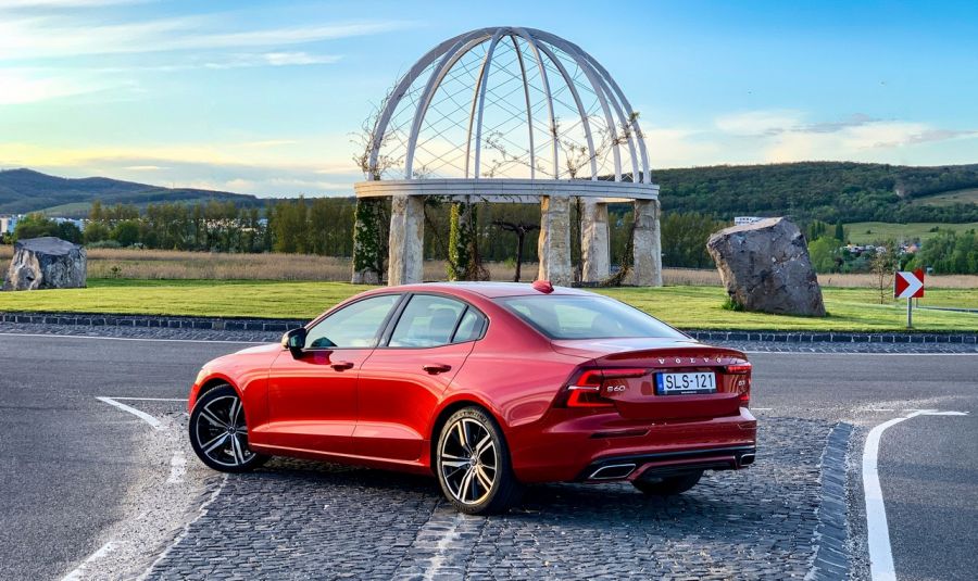 Egynél jobb a kettő – Volvo S60 B3 és T5 - Autó & Motor - MOBILITY - S60 teszt, s60 volvo, volvo s60, Volvo S60 B3 mild-hybrid teszt, Volvo S60 D3 vs. T5, Volvo S60 T5 teszt, 