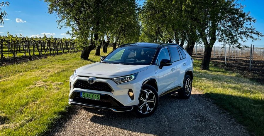 Úgy is venni fogjuk előbb vagy utóbb – Toyota RAV4 Plug-in hybrid - Autó & Motor - MOBILITY - rav4 2021, rav4 hybrid teszt, rav4 teszt, Toyota RAV4 plug-in hybrd, Toyota RAV4 teszt, Toyota SUV teszt, 